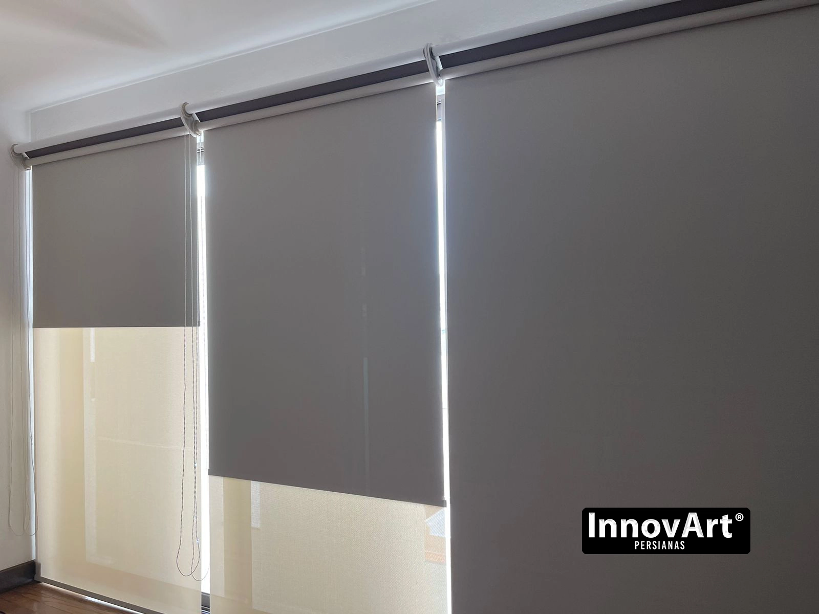Persiana Blackout en dormitorio principal con control remoto