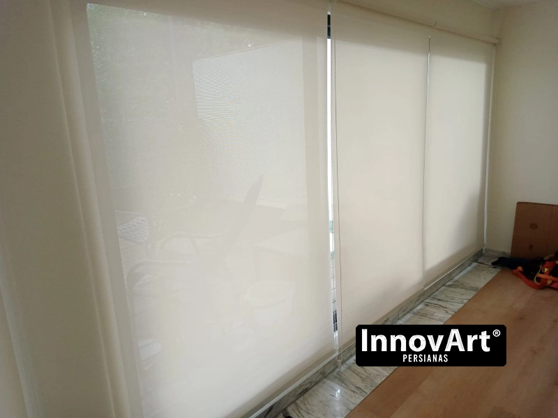 Persiana Screen en dormitorio con privacidad y vista exterior