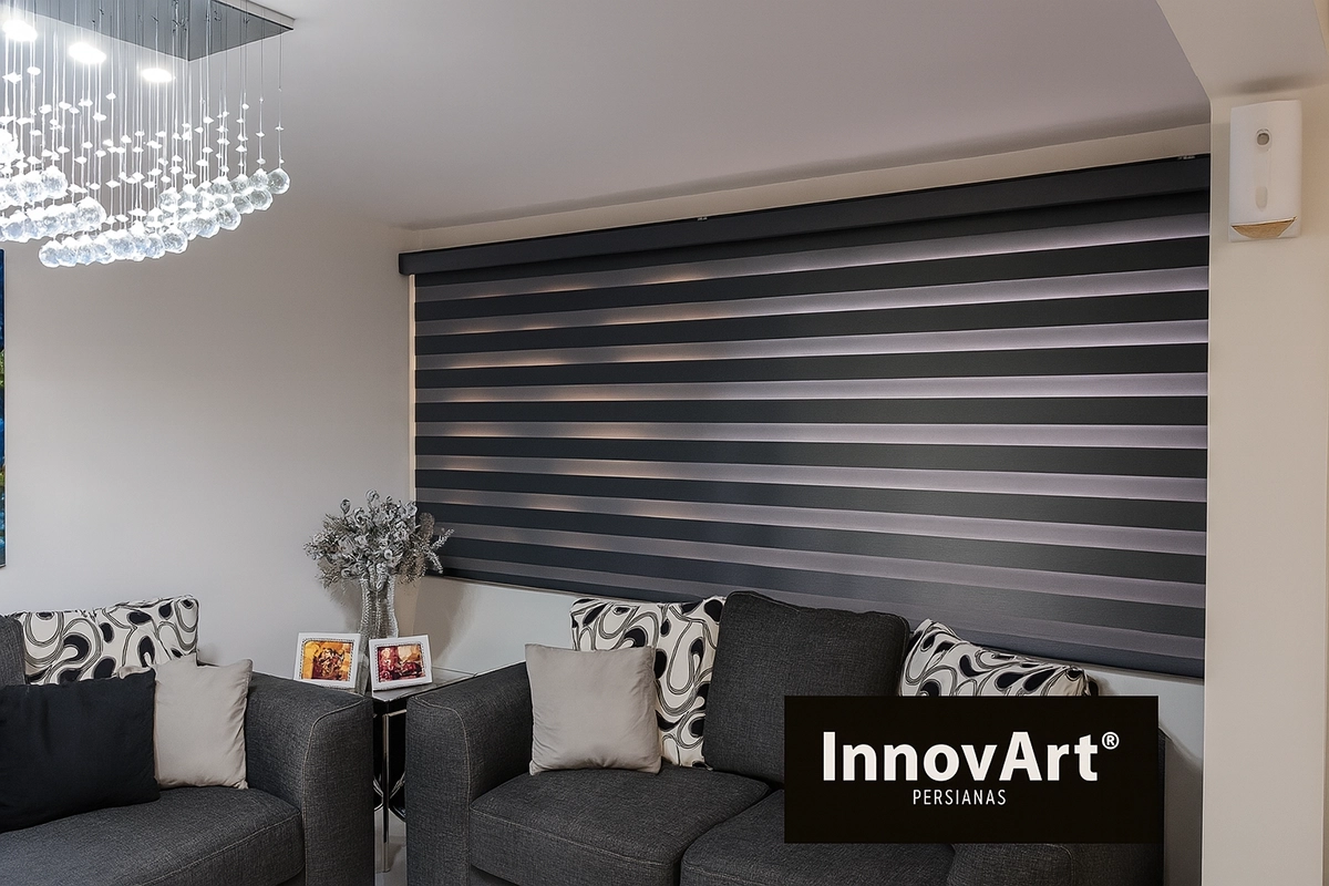 Persianas Sheer Elegance en sala de estar con diseño moderno