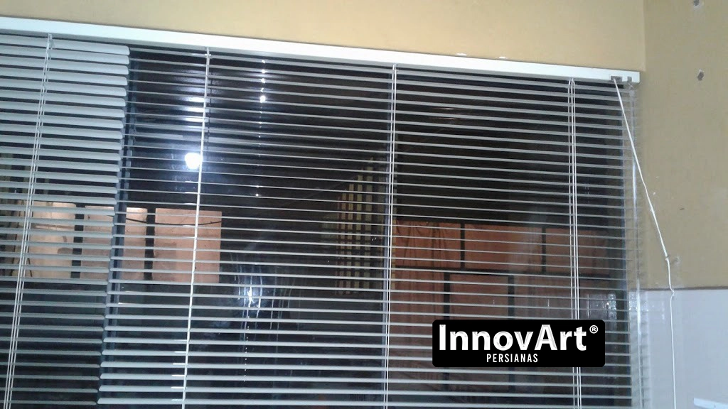 Persianas Venecianas de Aluminio en oficina