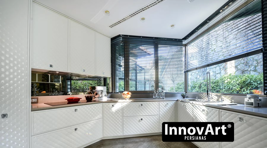 Persianas Venecianas de Aluminio en sala de estar